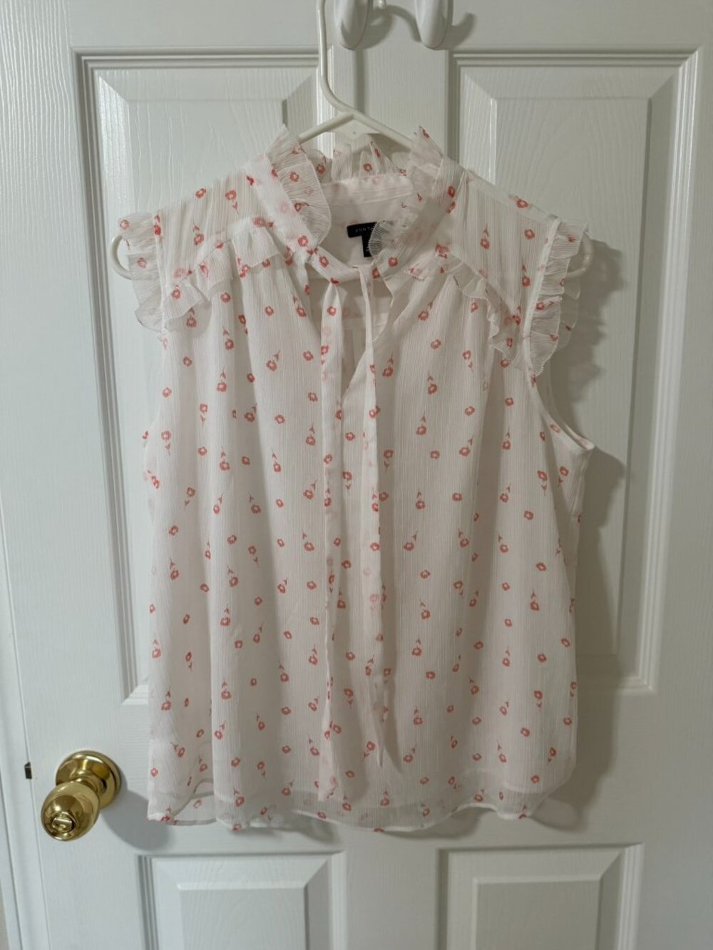 Vintage Ann Taylor Ruffled Tie Front white floral in size S